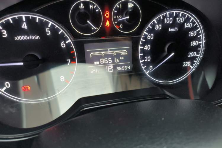 Used Nissan Tiida 2014 1.6L CVT Comfort Model Odometer Close Up