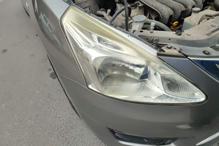 Used Nissan Tiida 2014 1.6L CVT Comfort Model Right Front Headlight