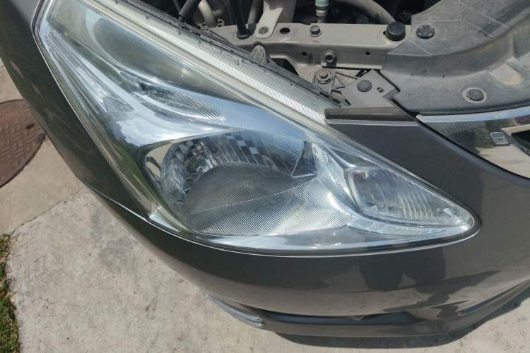 Used Nissan Tiida 2014 1.6L CVT Smart Model Right Front Headlight