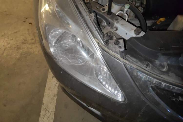 Used Nissan Tiida 2014 1.6L Manual Comfort Model Right Front Headlight