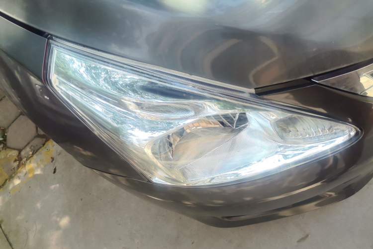 Used Nissan Tiida 2014 1.6L Manual Smart Model Right Front Headlight