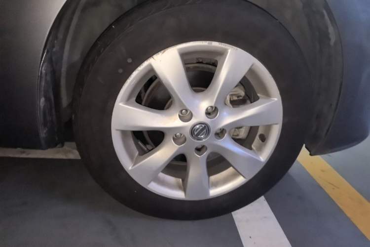 Used Nissan Tiida 2014 1.6L CVT Smart Model Right Front Wheel Hub