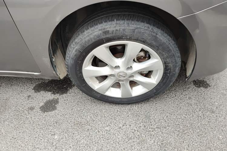 Used Nissan Tiida 2014 1.6L CVT Comfort Model Right Front Wheel Hub
