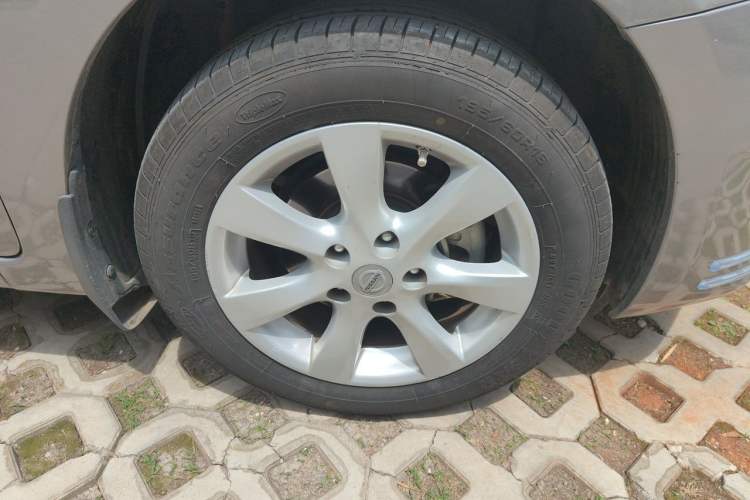 Used Nissan Tiida 2014 1.6L CVT Smart Model Right Front Wheel Hub