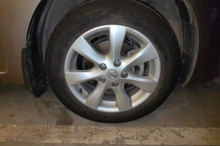 Used Nissan Tiida 2014 1.6L Manual Comfort Model Right Front Wheel Hub