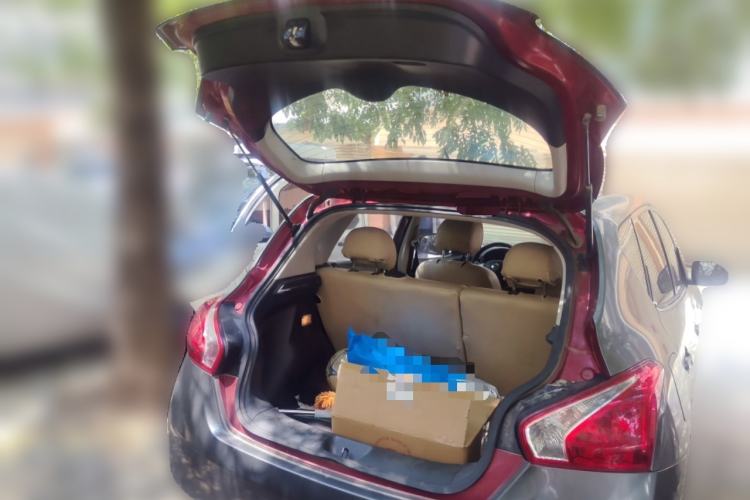 Used Nissan Tiida 2014 1.6L Manual Smart Model Trunk