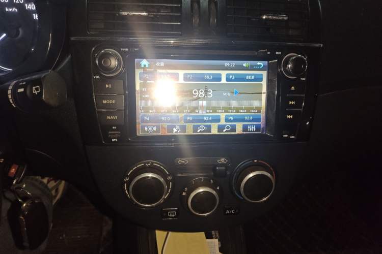 Used Nissan Tiida 2014 1.6L CVT Comfort Model Audio And AC Panel
