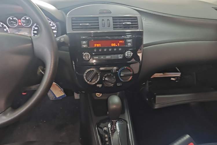 Used Nissan Tiida 2014 1.6L CVT Comfort Model Audio And AC Panel