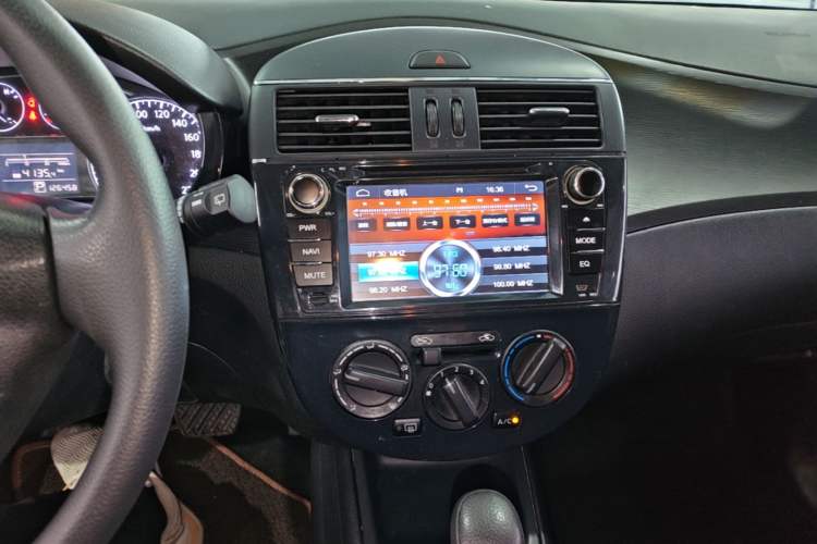 Used Nissan Tiida 2014 1.6L CVT Comfort Model Audio And AC Panel