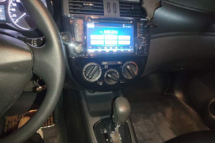Used Nissan Tiida 2014 1.6L CVT Comfort Model Audio And AC Panel