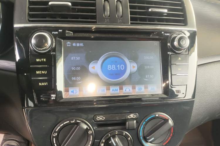 Used Nissan Tiida 2014 1.6L CVT Comfort Model Audio And AC Panel