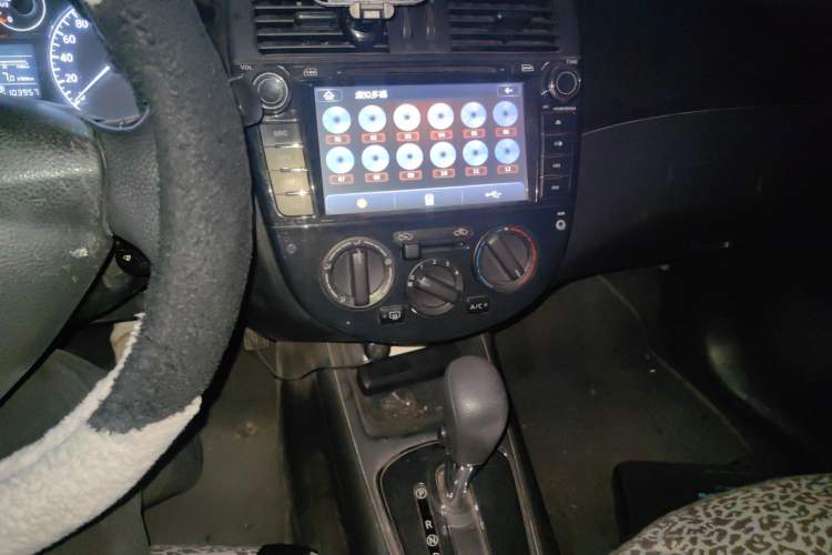 Used Nissan Tiida 2014 1.6L CVT Comfort Model Audio And AC Panel