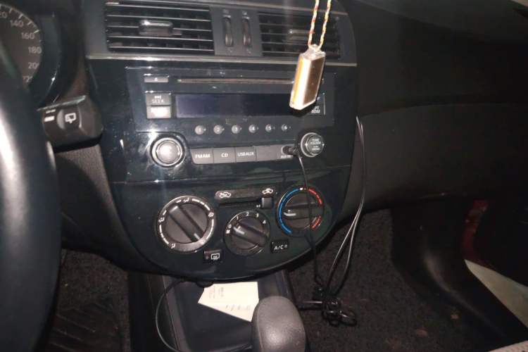 Used Nissan Tiida 2014 1.6L CVT Comfort Model Audio And AC Panel