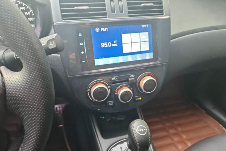 Used Nissan Tiida 2014 1.6L CVT Comfort Model Audio And AC Panel