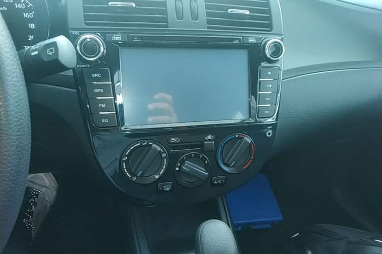 Used Nissan Tiida 2014 1.6L CVT Comfort Model Audio And AC Panel