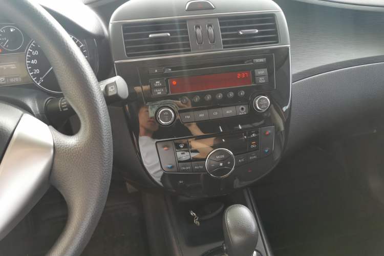 Used Nissan Tiida 2014 1.6L CVT Smart Model Audio And AC Panel