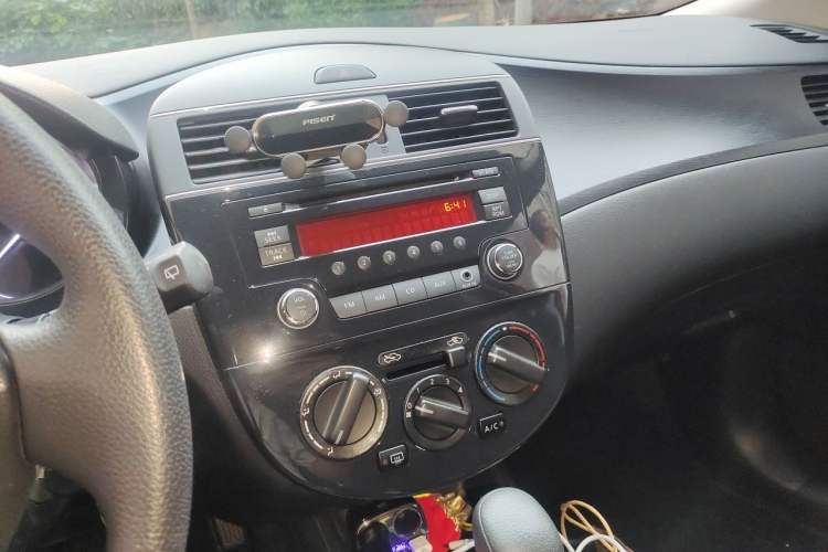 Used Nissan Tiida 2014 1.6L CVT Comfort Model Audio And AC Panel