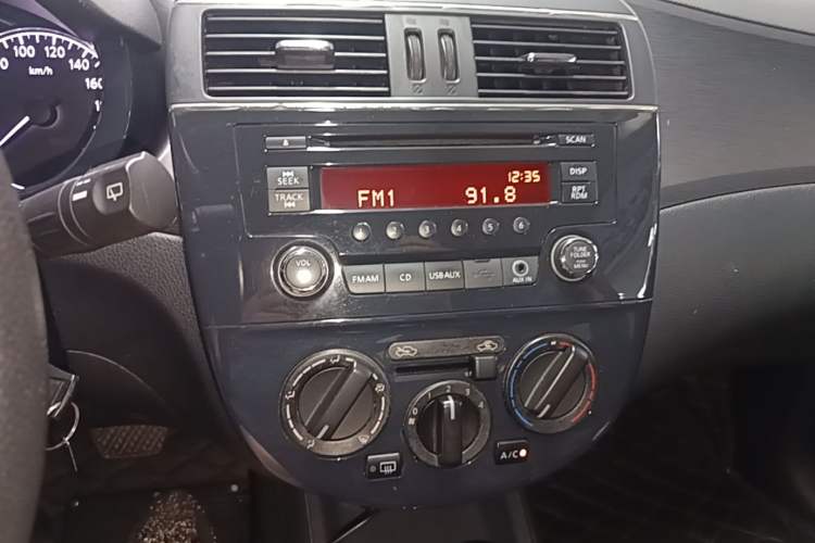 Used Nissan Tiida 2014 1.6L CVT Comfort Model Audio And AC Panel