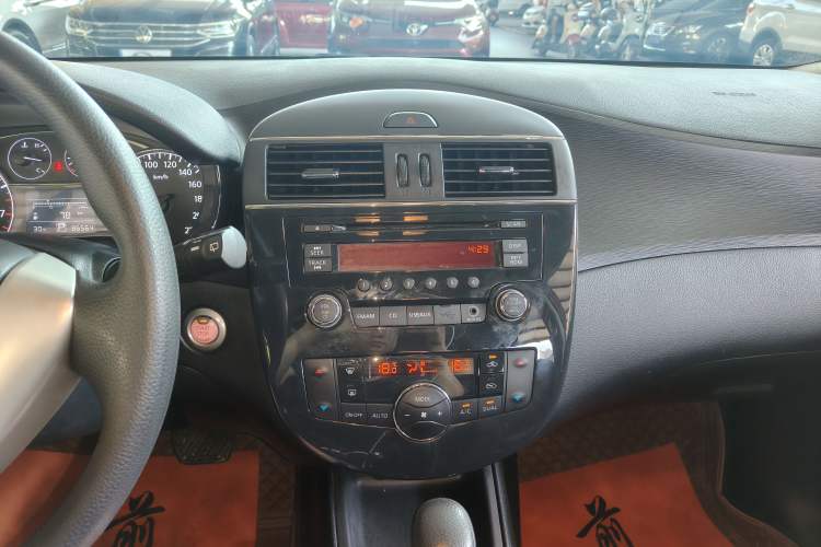 Used Nissan Tiida 2014 1.6L CVT Smart Model Audio And AC Panel