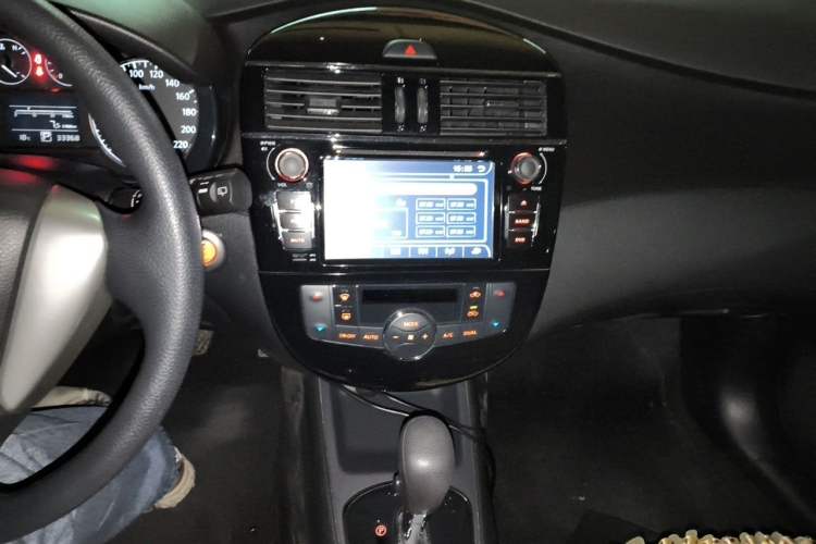 Used Nissan Tiida 2014 1.6L CVT Smart Model Audio And AC Panel