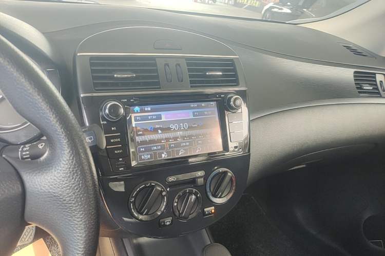 Used Nissan Tiida 2014 1.6L CVT Comfort Model Audio And AC Panel