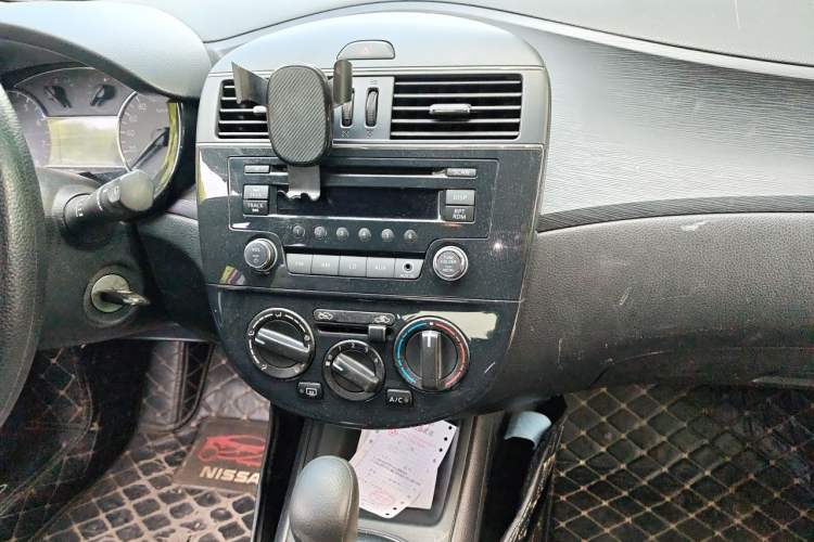 Used Nissan Tiida 2014 1.6L CVT Comfort Model Audio And AC Panel