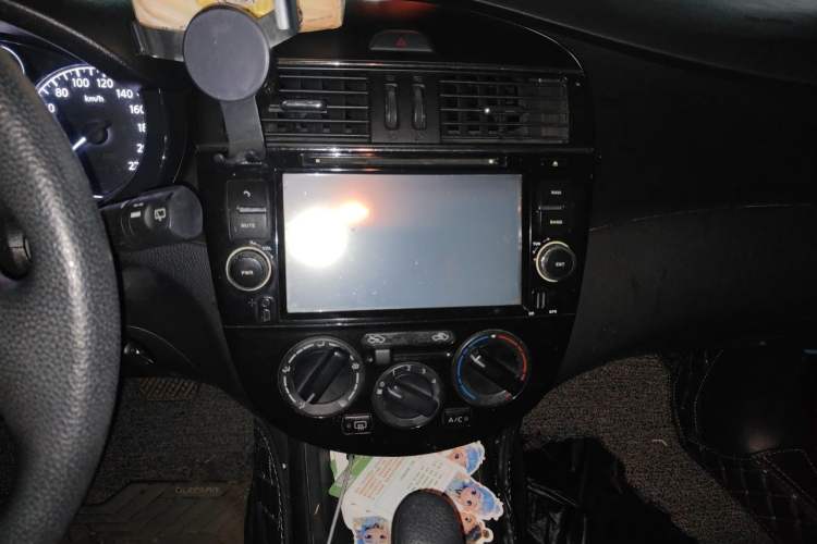 Used Nissan Tiida 2014 1.6L CVT Comfort Model Audio And AC Panel