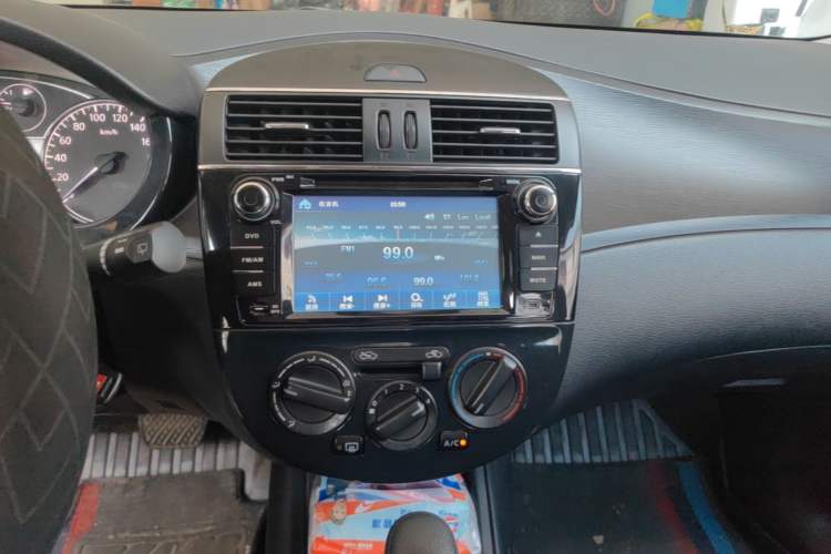 Used Nissan Tiida 2014 1.6L CVT Comfort Model Audio And AC Panel