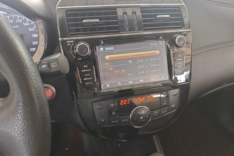 Used Nissan Tiida 2014 1.6L CVT Cool Cafe Edition Audio And AC Panel