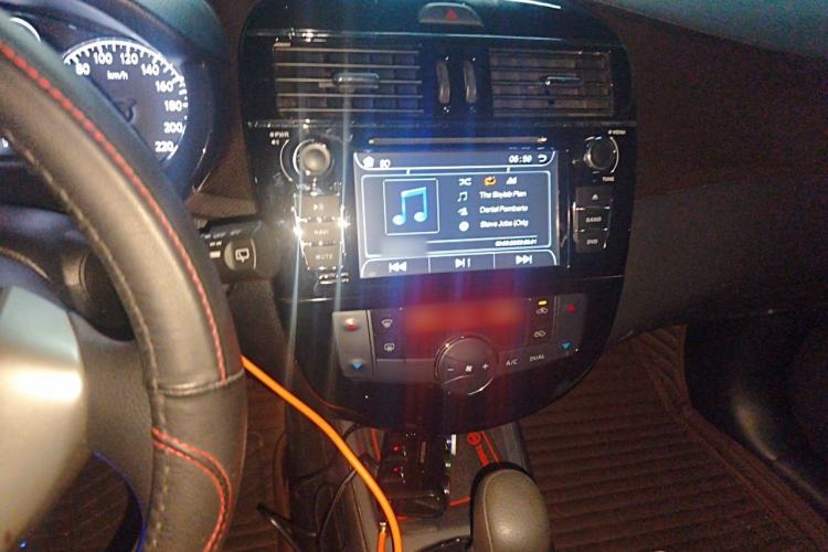 Used Nissan Tiida 2014 1.6L CVT Cool Cafe Edition Audio And AC Panel
