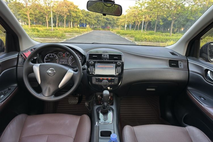Used Nissan Tiida 2014 1.6L CVT Cool Cafe Edition Audio And AC Panel