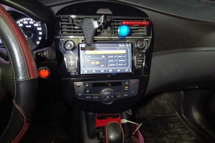 Used Nissan Tiida 2014 1.6L CVT Smart Model Audio And AC Panel