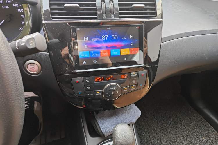 Used Nissan Tiida 2014 1.6L CVT Smart Model Audio And AC Panel