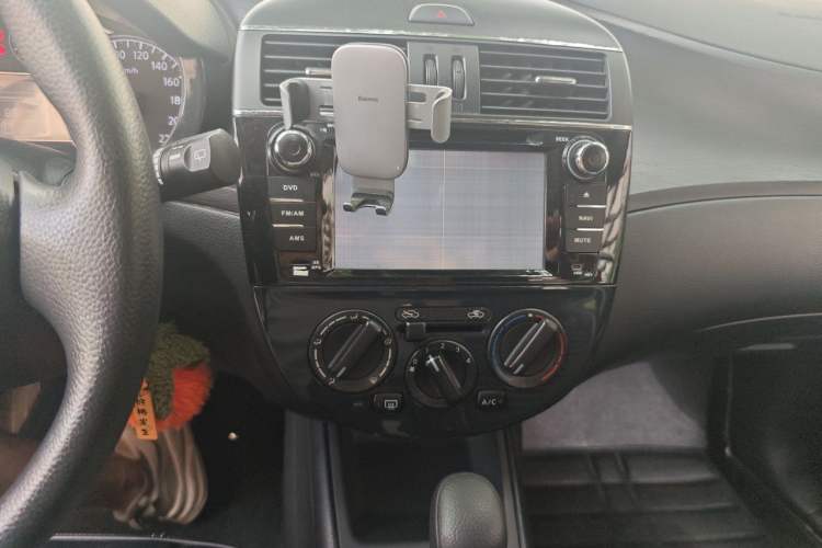 Used Nissan Tiida 2014 1.6L CVT Comfort Model Audio And AC Panel