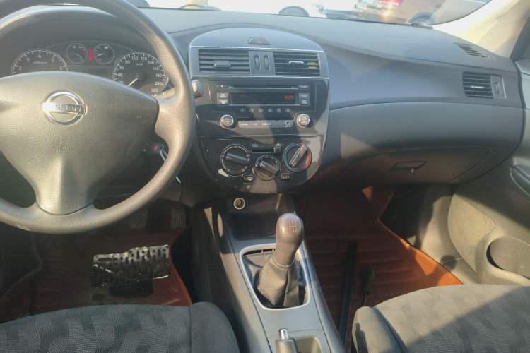 Used Nissan Tiida 2014 1.6L Manual Comfort Model Audio And AC Panel