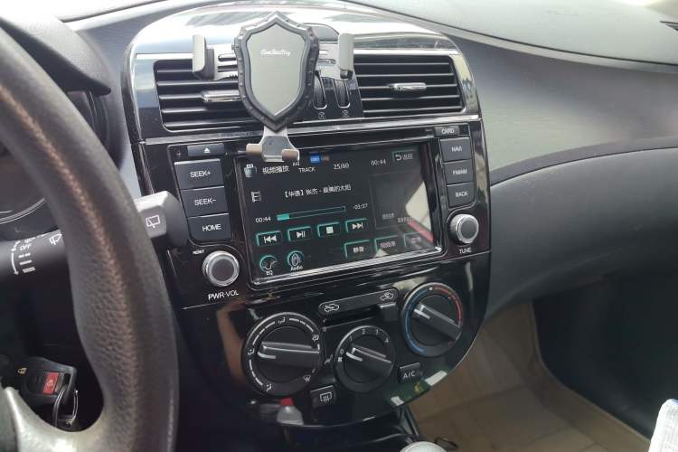 Used Nissan Tiida 2014 1.6L CVT Comfort Model Audio And AC Panel