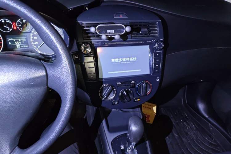 Used Nissan Tiida 2014 1.6L CVT Comfort Model Audio And AC Panel