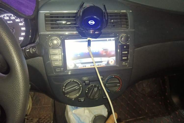 Used Nissan Tiida 2014 1.6L CVT Comfort Model Audio And AC Panel