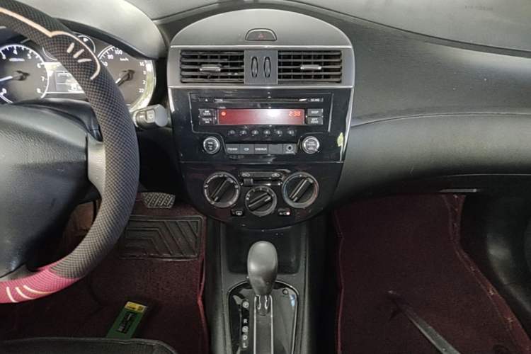 Used Nissan Tiida 2014 1.6L CVT Comfort Model Audio And AC Panel