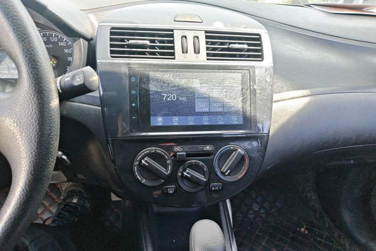 Used Nissan Tiida 2014 1.6L CVT Comfort Model Audio And AC Panel