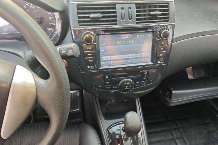 Used Nissan Tiida 2014 1.6L CVT Smart Model Audio And AC Panel