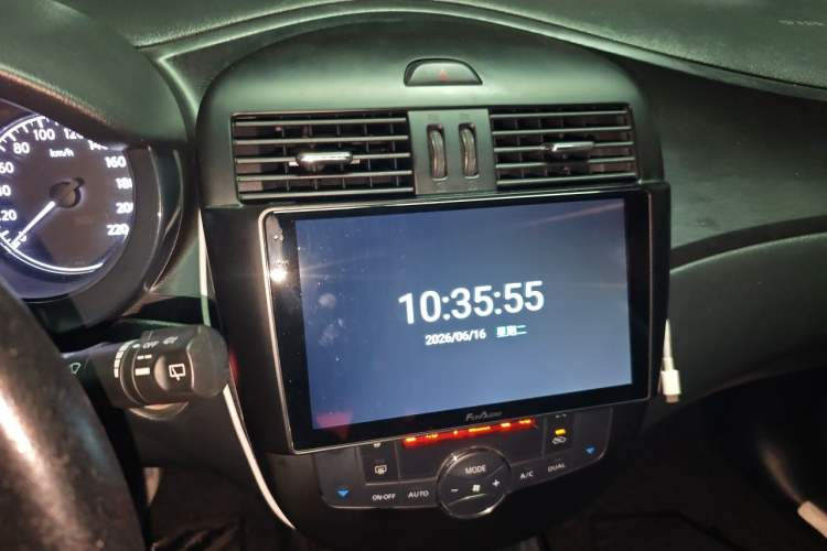 Used Nissan Tiida 2014 1.6L CVT Smart Model Audio And AC Panel