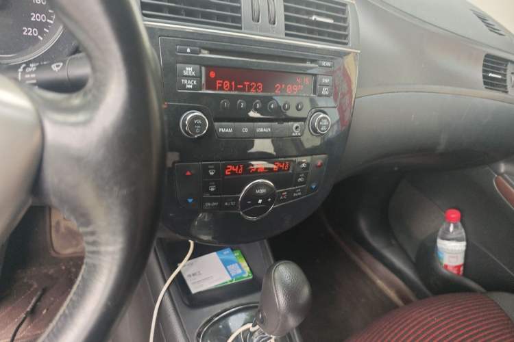 Used Nissan Tiida 2014 1.6L CVT Cool Cafe Edition Audio And AC Panel