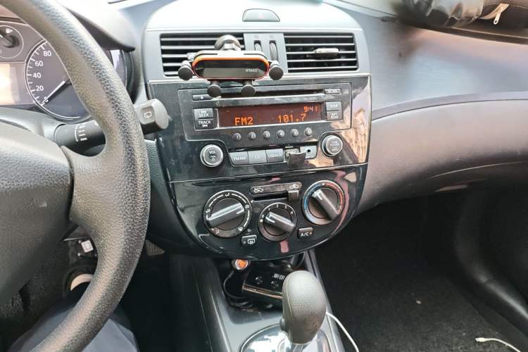 Used Nissan Tiida 2014 1.6L CVT Comfort Model Audio And AC Panel