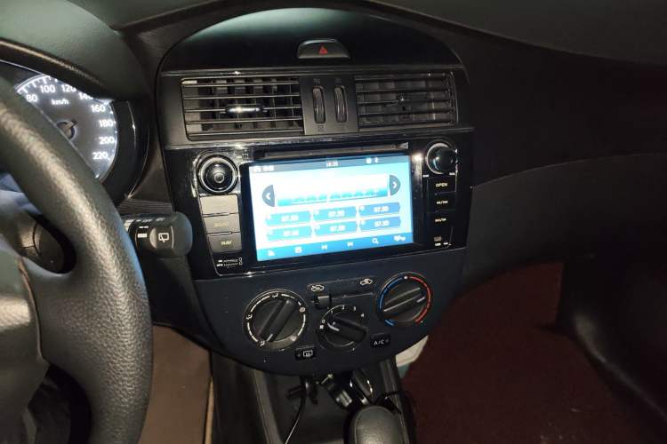Used Nissan Tiida 2014 1.6L CVT Comfort Model Audio And AC Panel