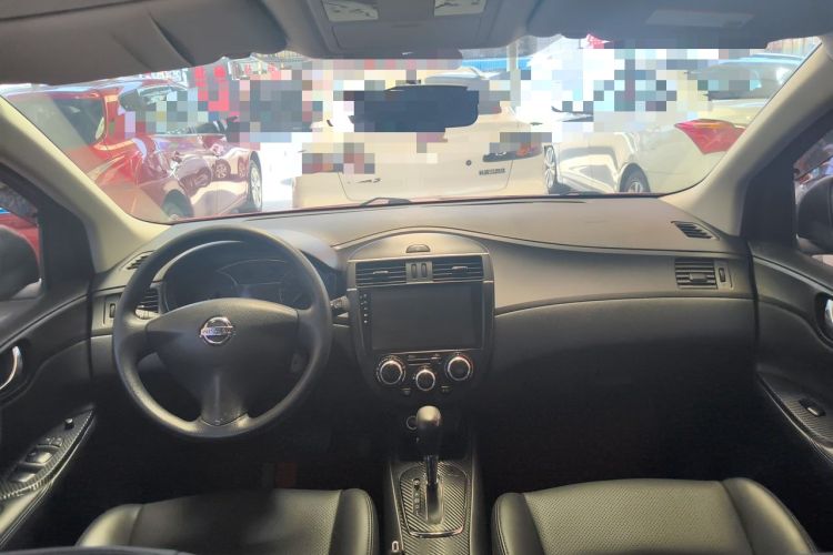Used Nissan Tiida 2014 1.6L CVT Comfort Model Center Console
