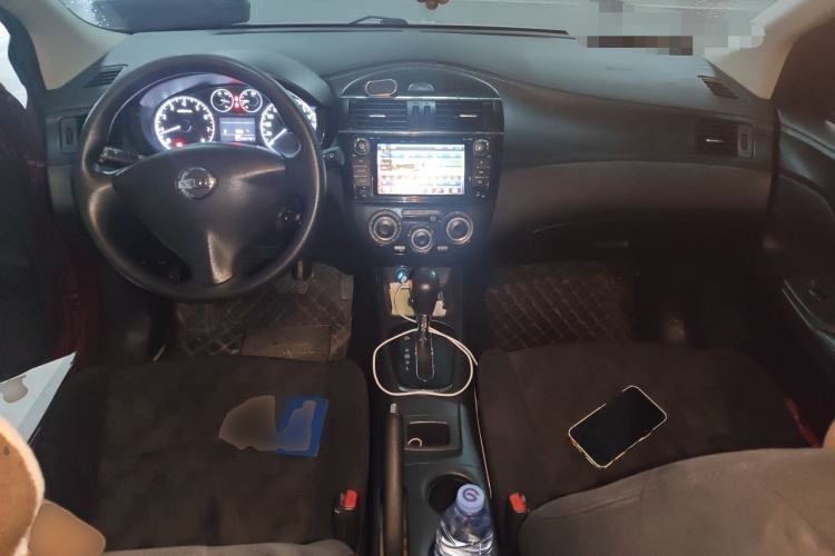 Used Nissan Tiida 2014 1.6L CVT Comfort Model Center Console