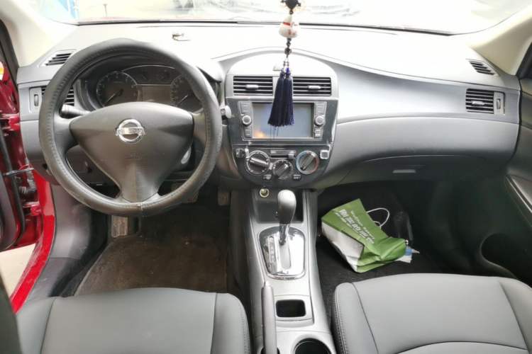 Used Nissan Tiida 2014 1.6L CVT Comfort Model Center Console