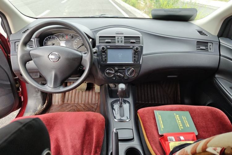 Used Nissan Tiida 2014 1.6L CVT Comfort Model Center Console