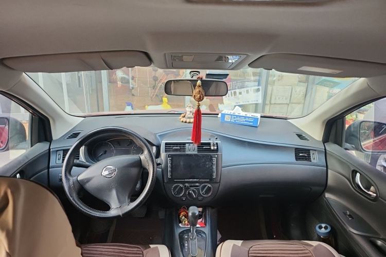 Used Nissan Tiida 2014 1.6L CVT Comfort Model Center Console